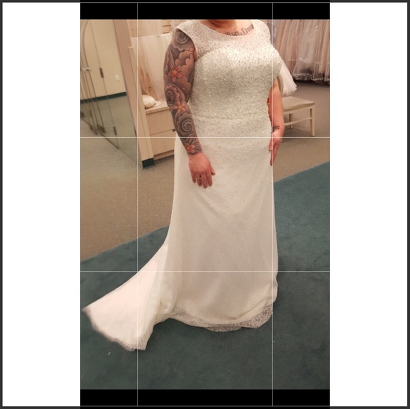 Wedding Dress - Picture 2 of 5